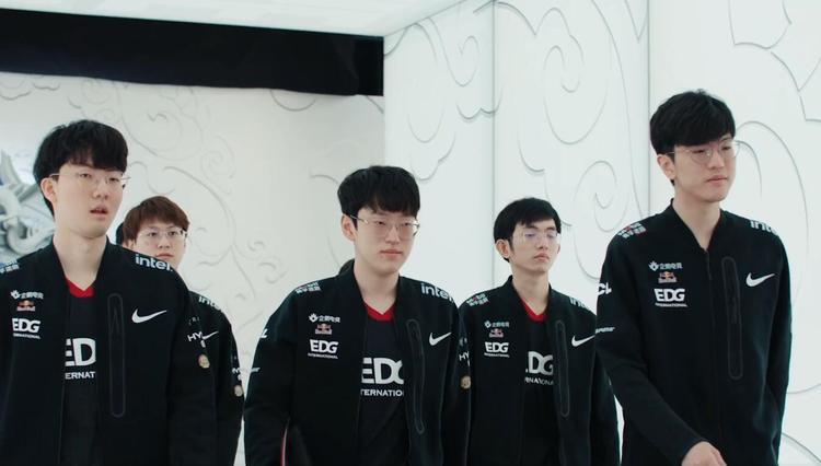 平在此处体 平在此处体